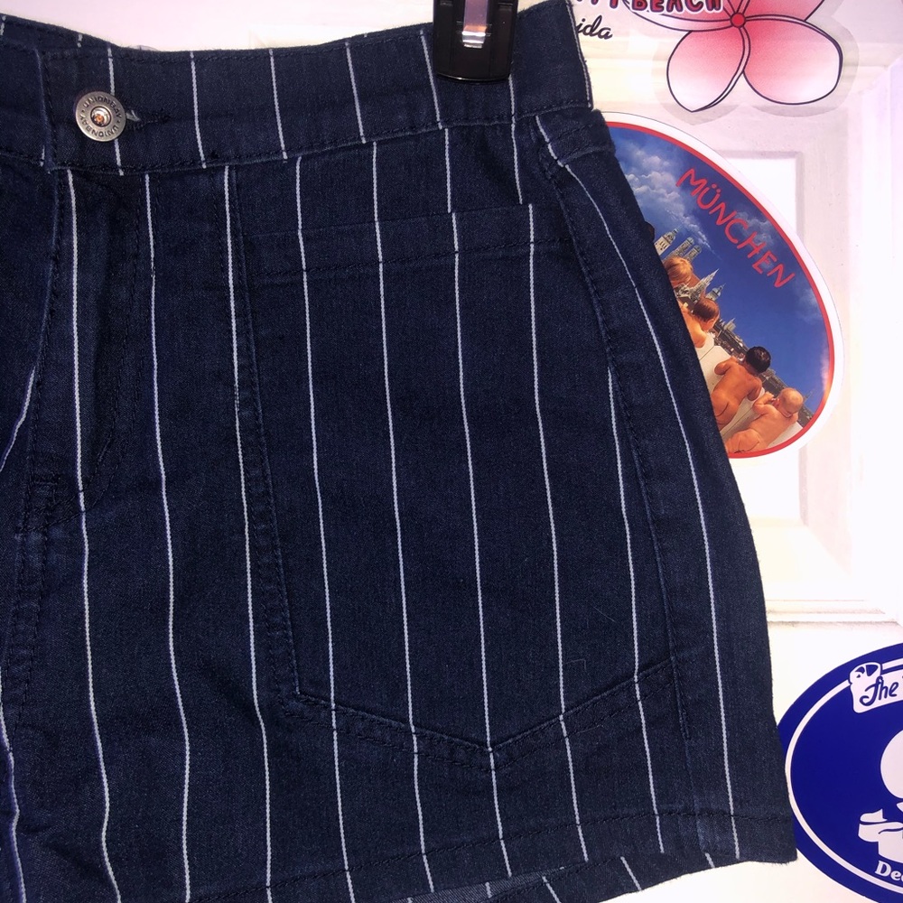 HIGH RISE, STRIPED JEAN SHORTS!!🔥🔥 - Picture 2 of 5